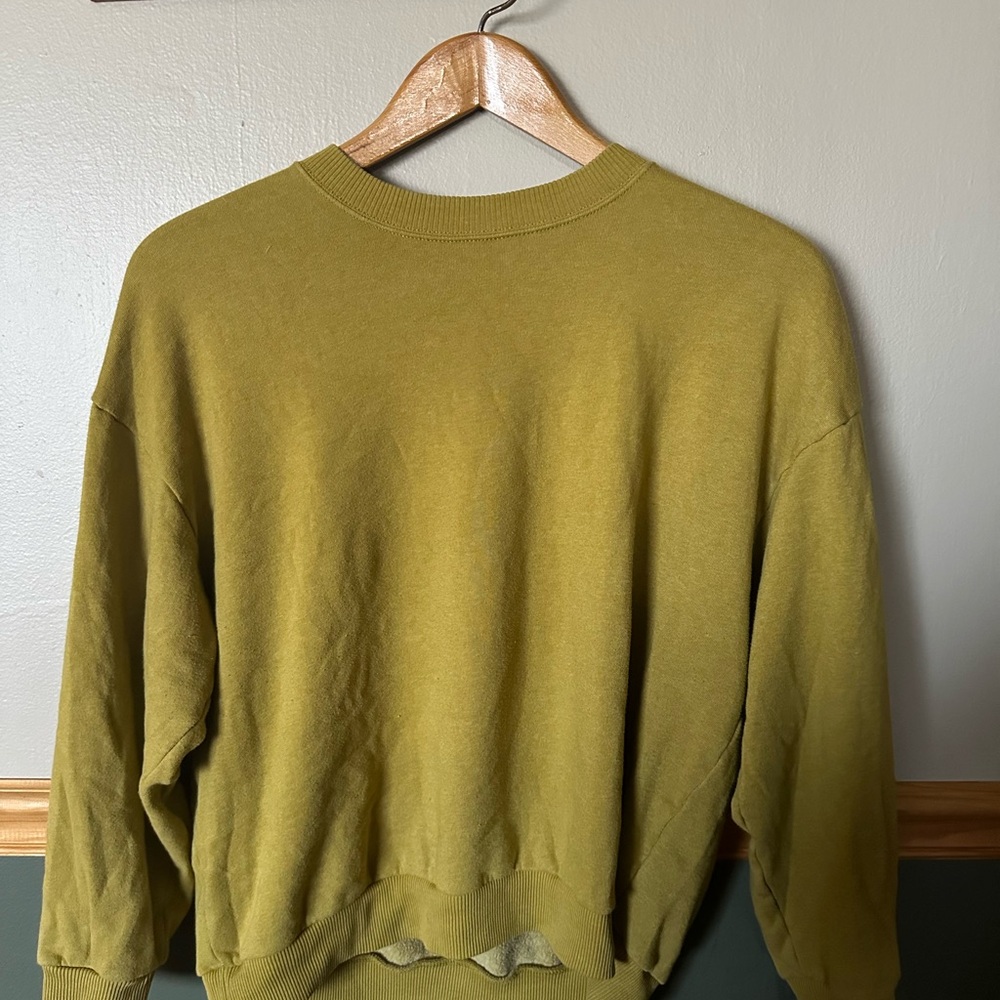 Woman’s Olive Green AE Sweater